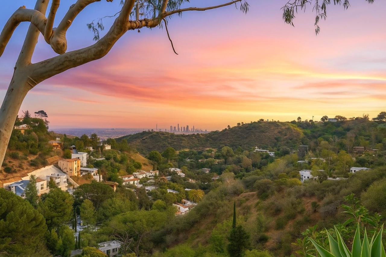 Enchanting Hollywood Hills Oasis with Tree-Top Views, Serene Outdoor Living Room, Zen Garden, Free Attached Garage, Sleeps 6, in LA's Most Desirable, Central, Serene Canyon Neighborhood, and Only 2 Minutes to Hollywood Boulevard - 4