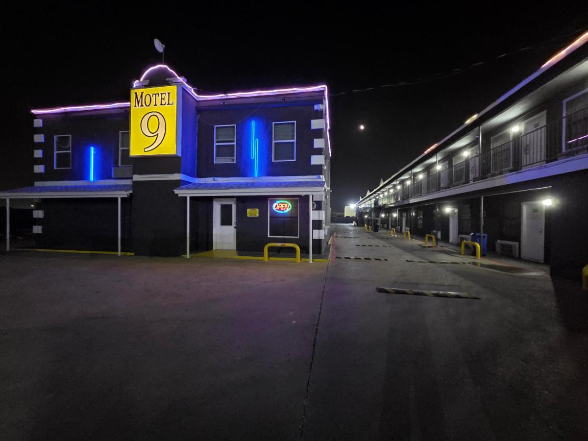 Motel 9 — photo 1