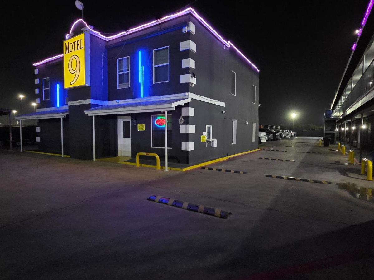 Motel 9 — photo 20