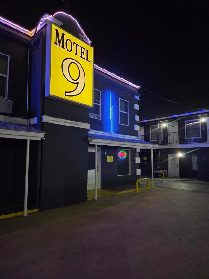Motel 9 — photo 7