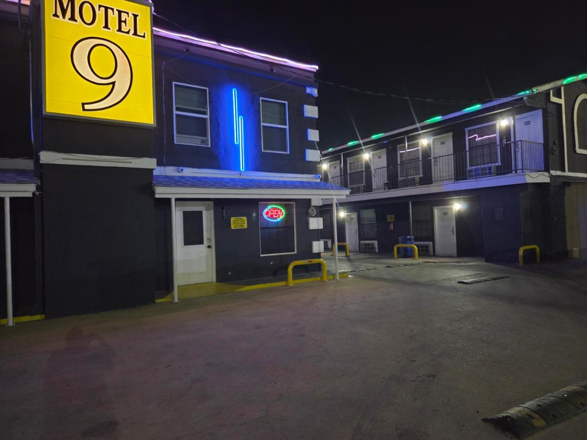 Motel 9 — photo 23
