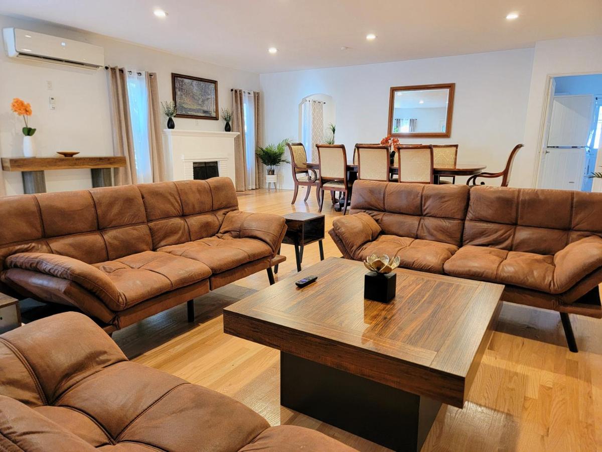 Private and large 2 bedroom house with Pool table, backyard and office near attractions - 3