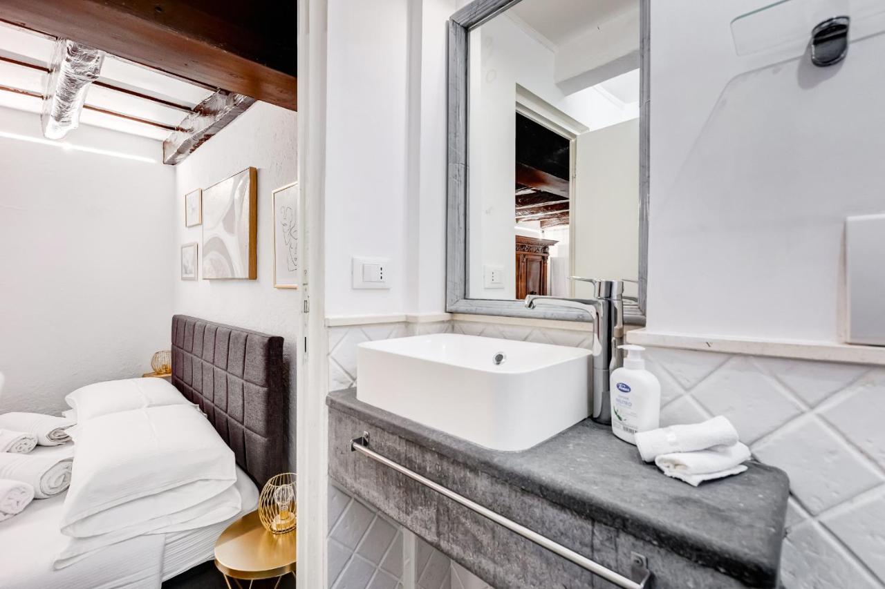 Trastevere Piazza Trilussa Royal Orchid apartment - 3