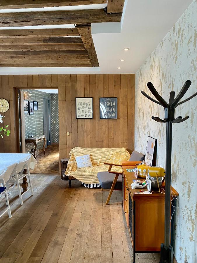 Luxury Marais Apartment with Authentic Parisian Flair - 2