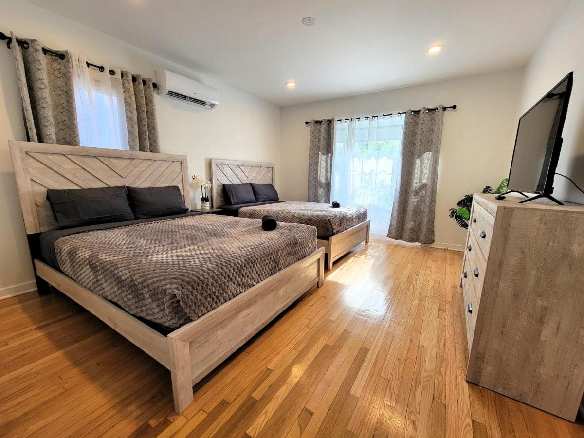 Private and large 2 bedroom house with Pool table, backyard and office near attractions - 2