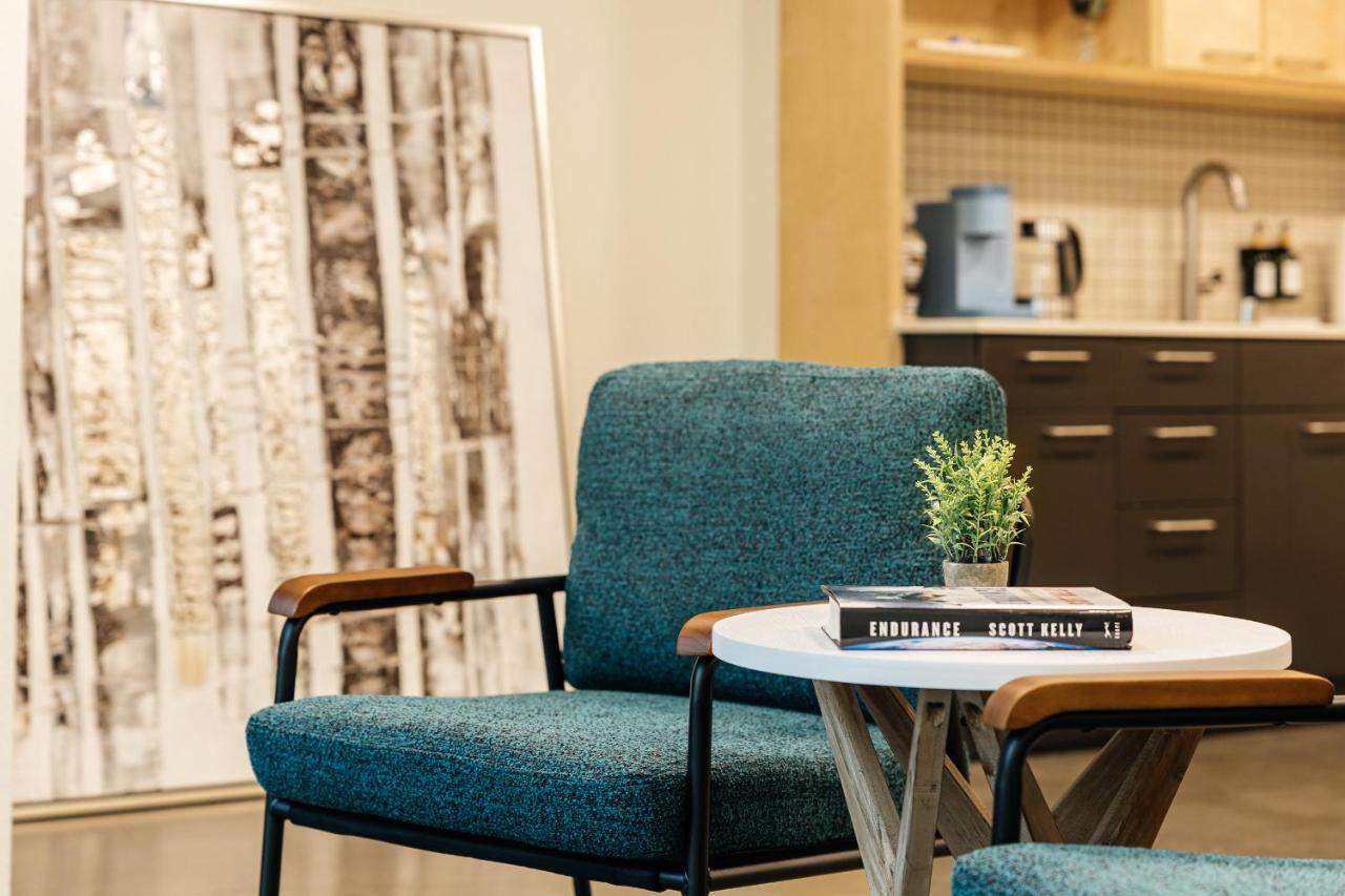 Spectacular LOFT in Heart of LA with GYM, Pool, parking - 2