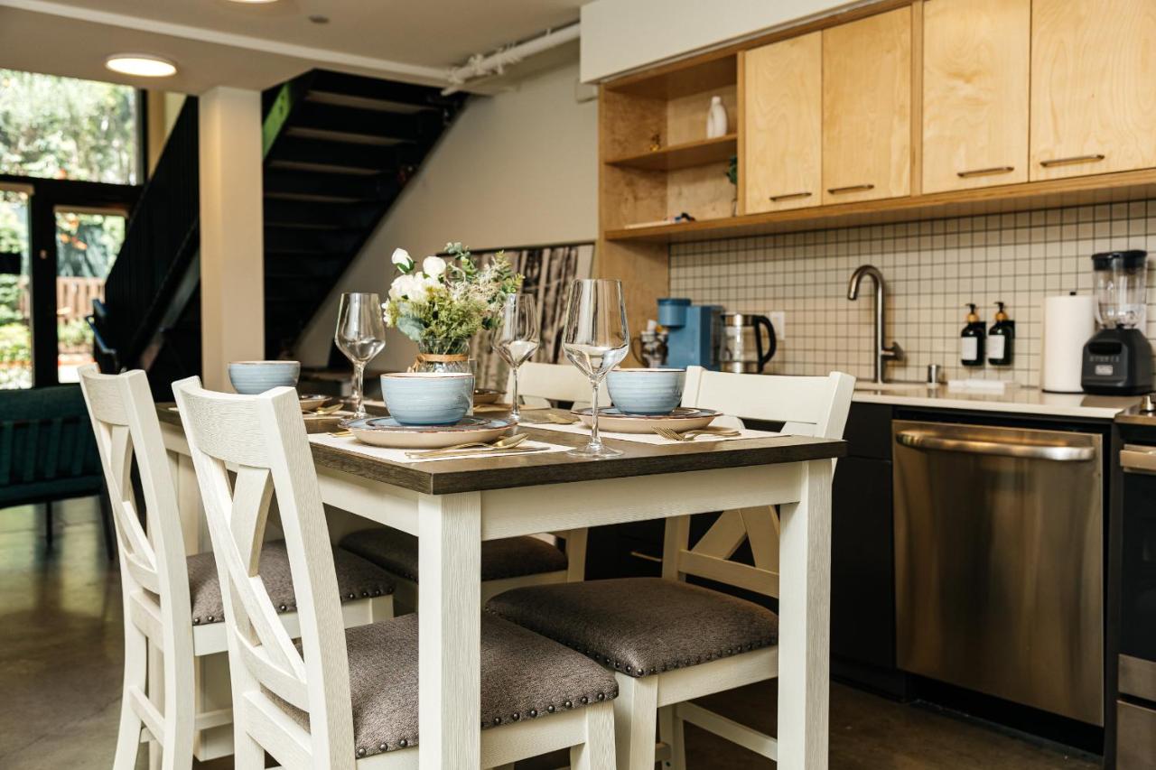 Spectacular LOFT in Heart of LA with GYM, Pool, parking - 5