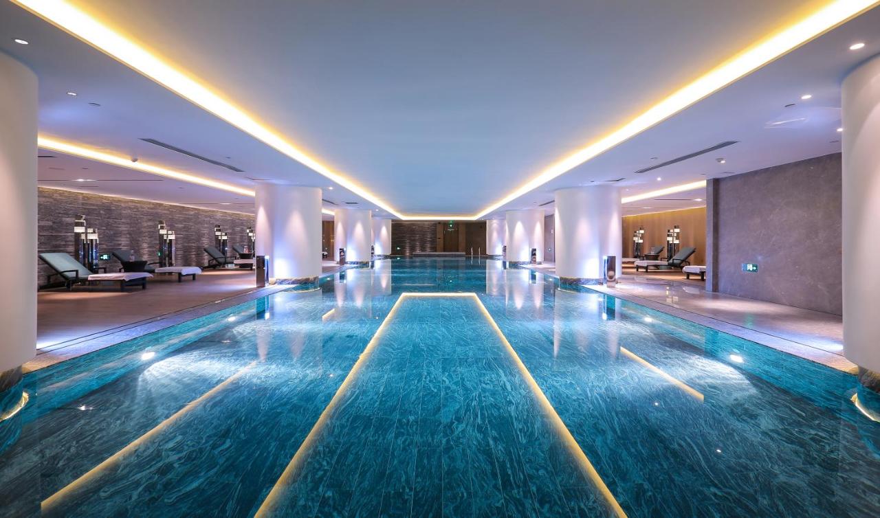 Heated swimming pool: Grand Metropark Hotel Beijing