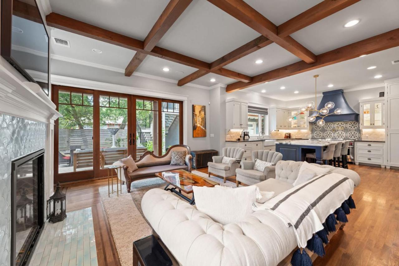 Gorgeous 4BD Plus Studio for 12 with Fire Pit & Near Downtown - 2