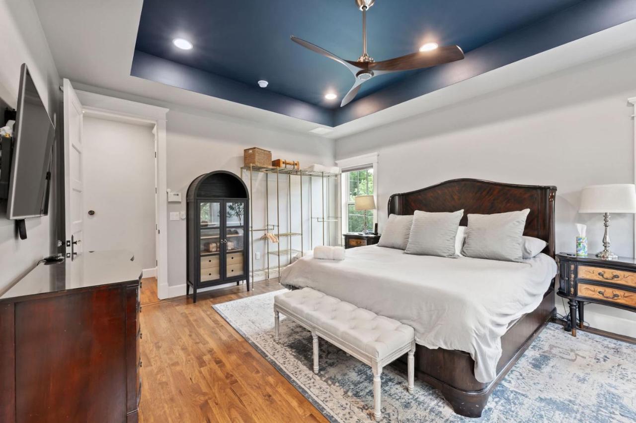 Gorgeous 4BD Plus Studio for 12 with Fire Pit & Near Downtown - 5
