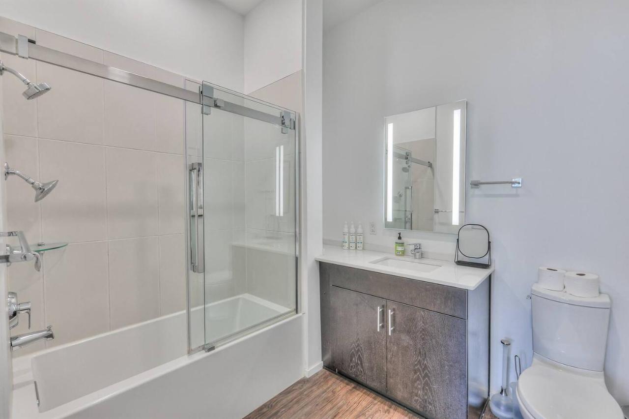 Amazing Downtown Condo w Pool Free Parking 104 - 3