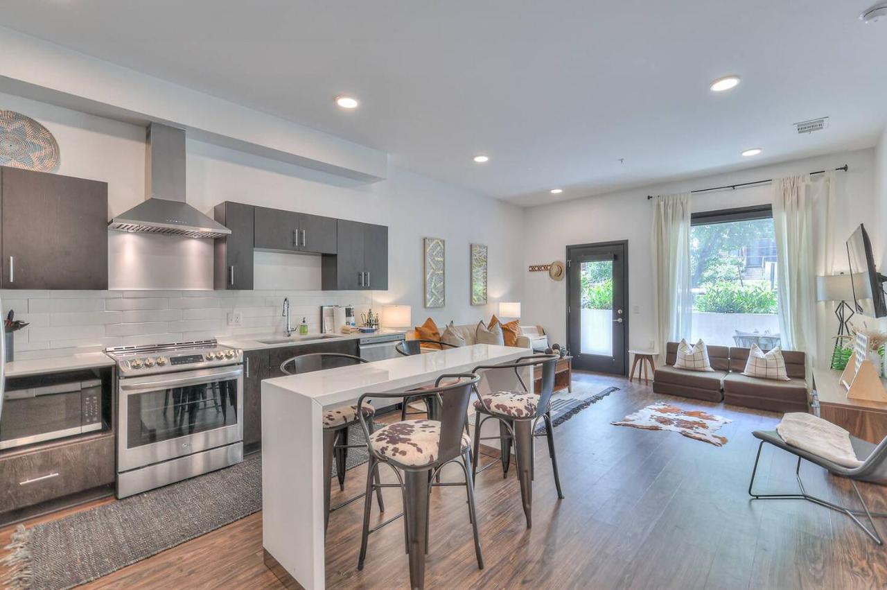 Amazing Downtown Condo w Pool Free Parking 104 - 5