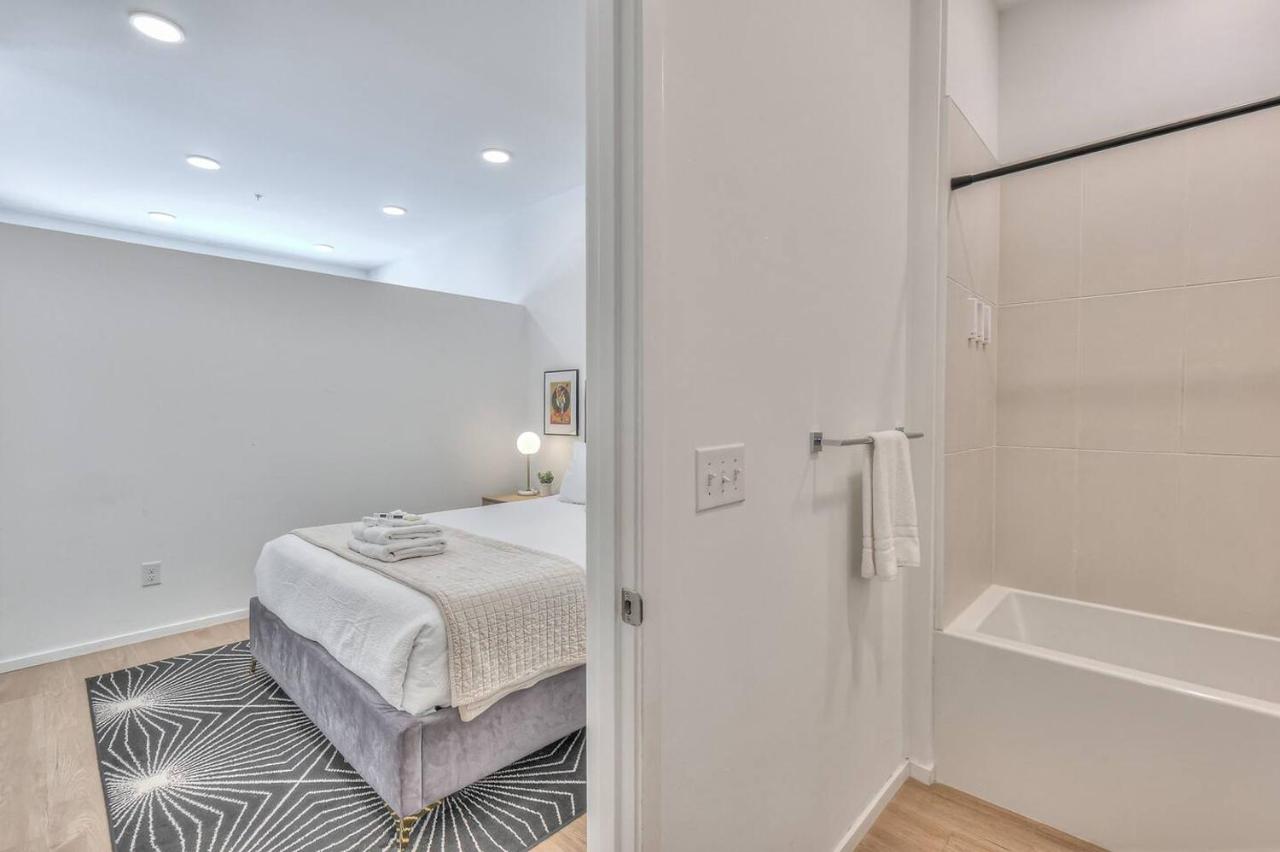 Amazing Downtown Condo w Pool and Free Parking - 5