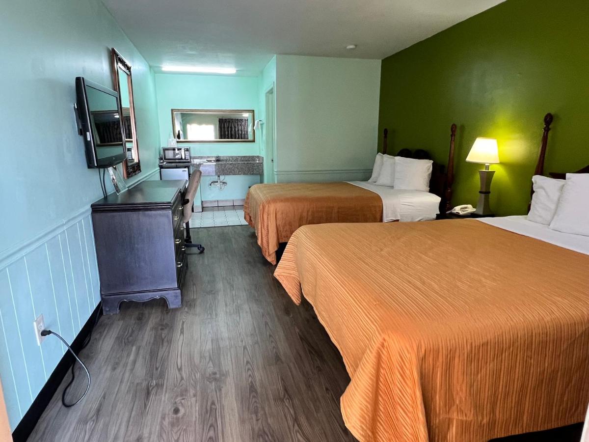 Travelers Inn — photo 17