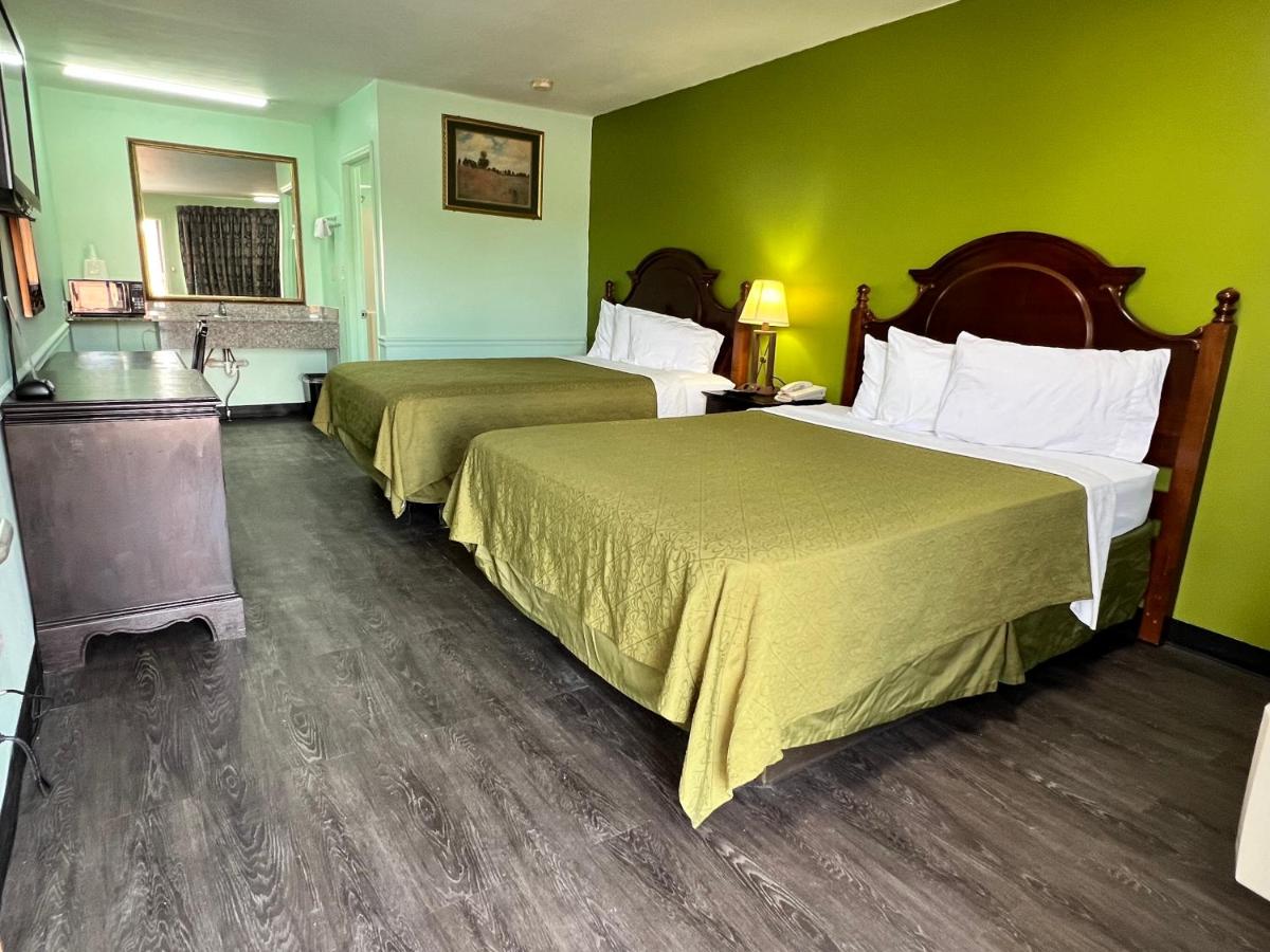 Travelers Inn — photo 16
