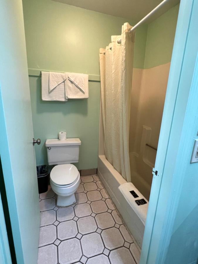 Travelers Inn — photo 24