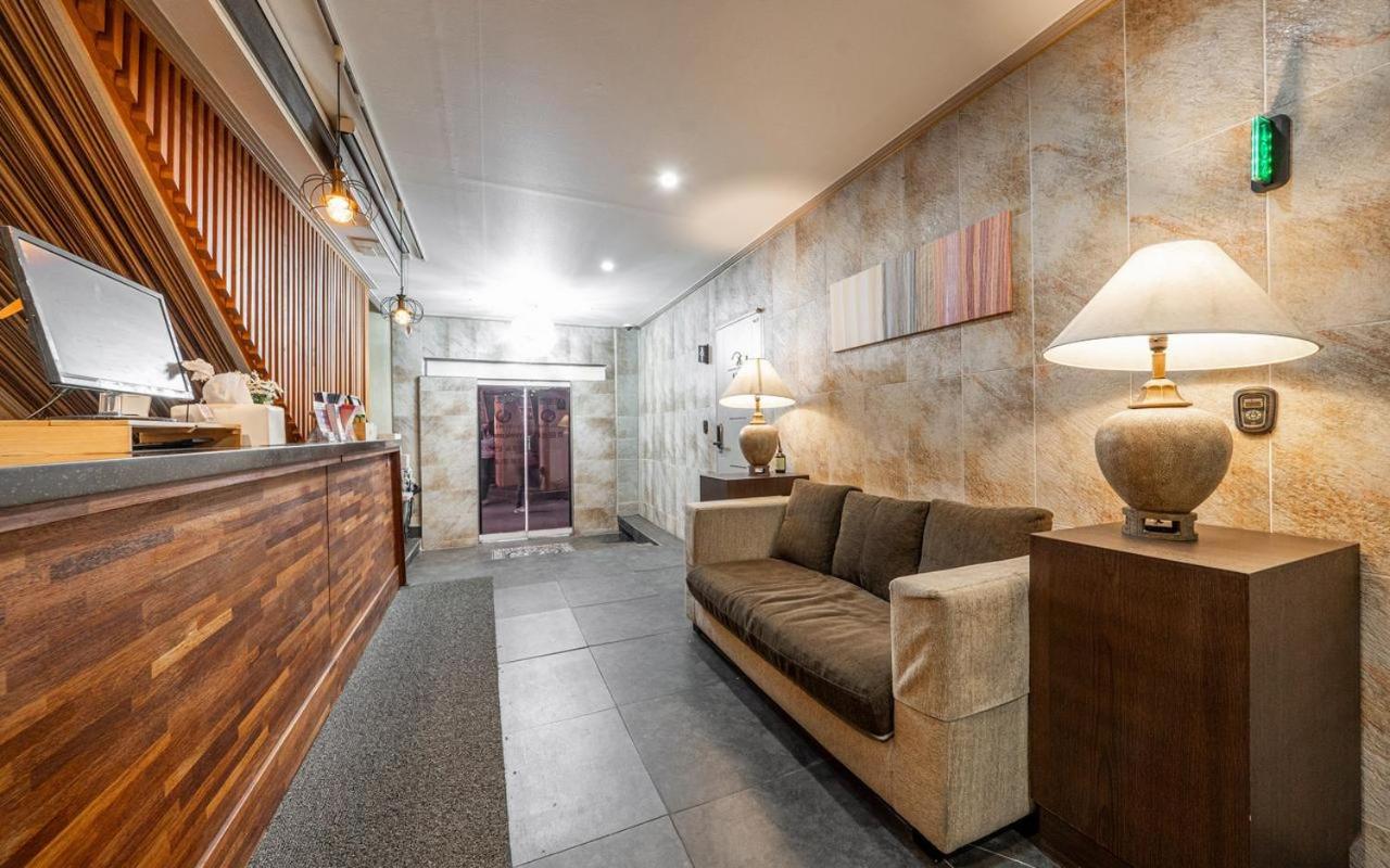 Peanut Hotel Myeongdong - 4