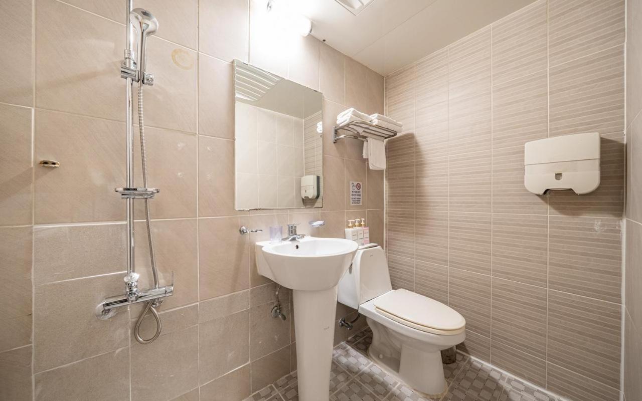 Peanut Hotel Myeongdong - 5