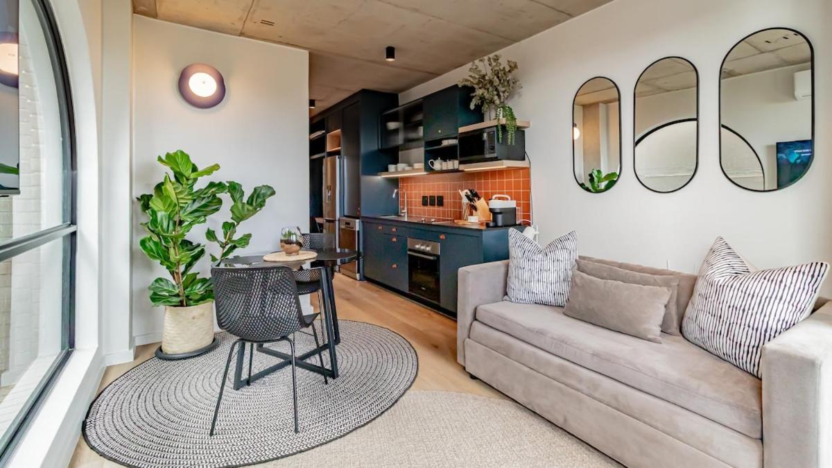 Designer apartment in Sea Point with rooftop pool - 5