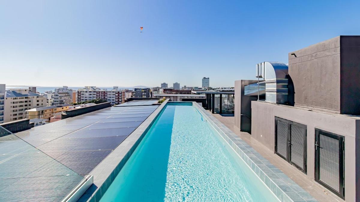 Designer apartment in Sea Point with rooftop pool - 2