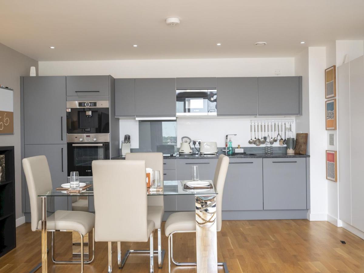 Style comfort in heart of SE8 Deptford London Pass the Keys - 4