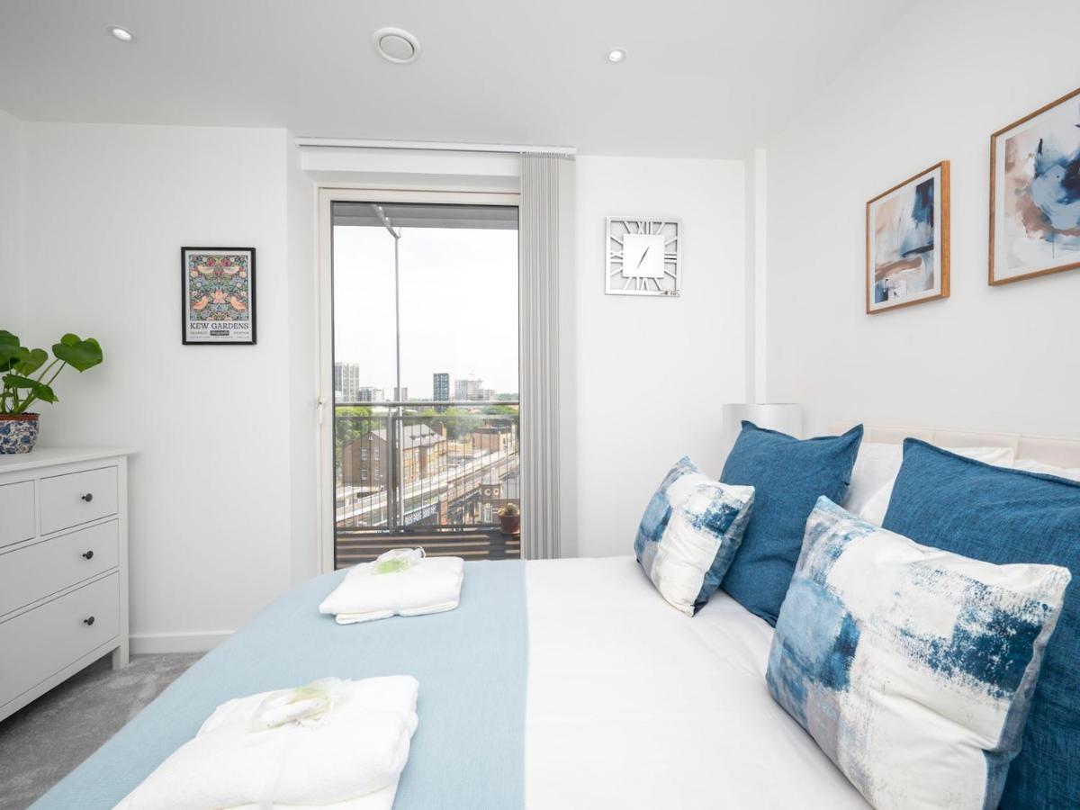 Style comfort in heart of SE8 Deptford London Pass the Keys - 2