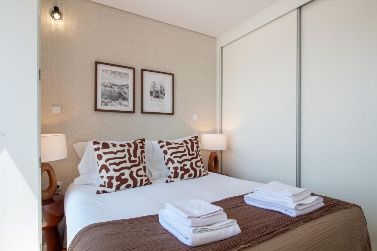 Stylish & Sunny 2BR near Heroísmo by LovelyStay