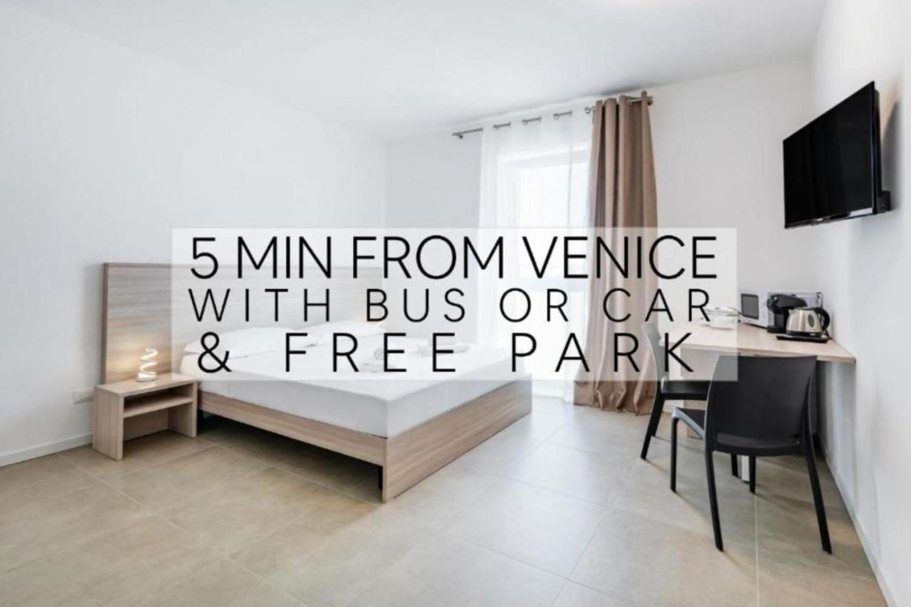 Appia Rooms Free Parking 10 min to Venice Easy Access