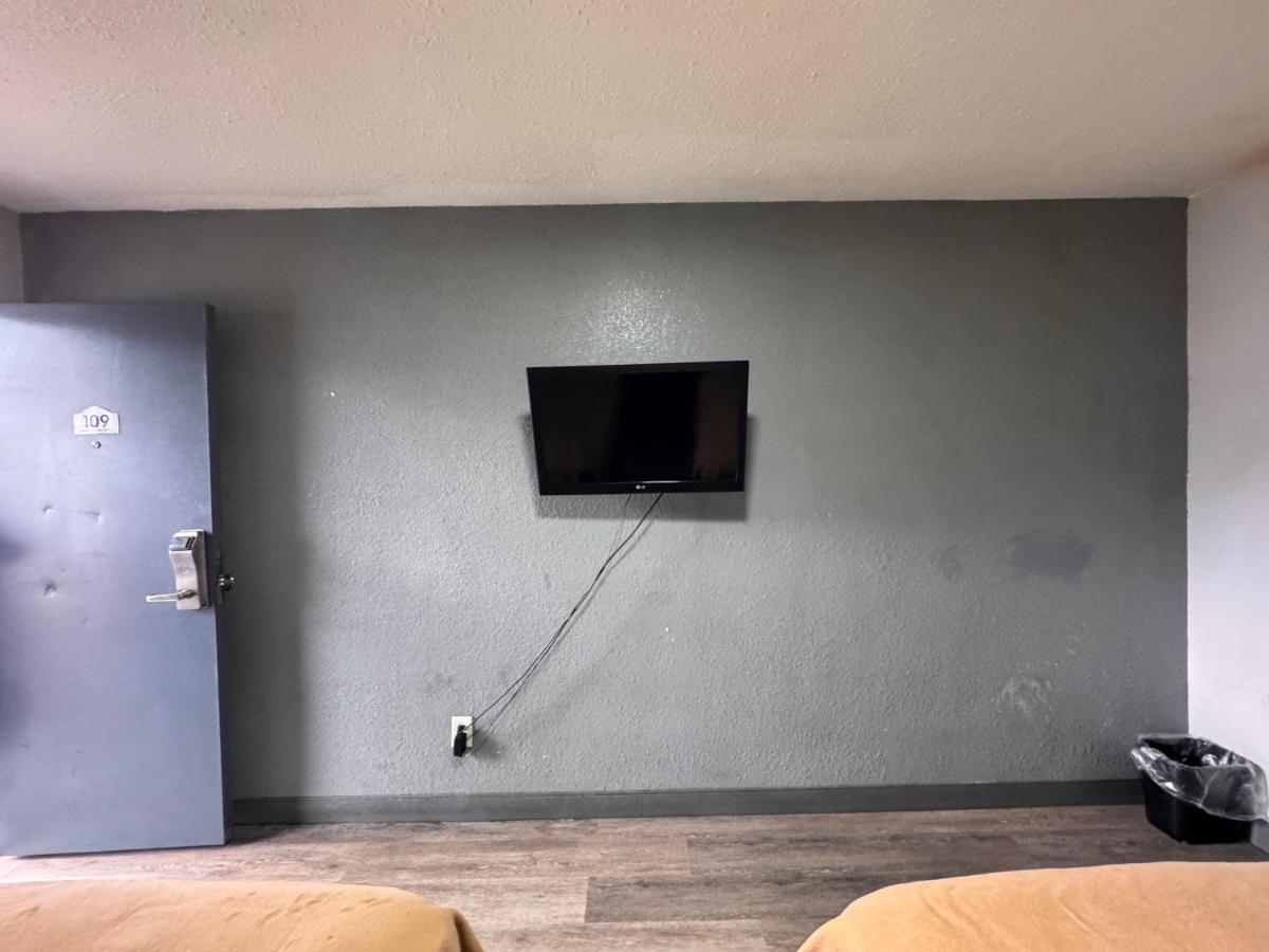 Chamberlayne Motel — photo 18