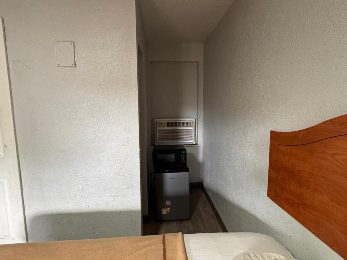 Chamberlayne Motel — photo 16