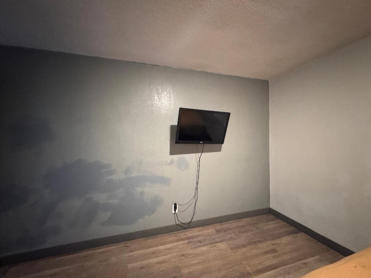Chamberlayne Motel — photo 19