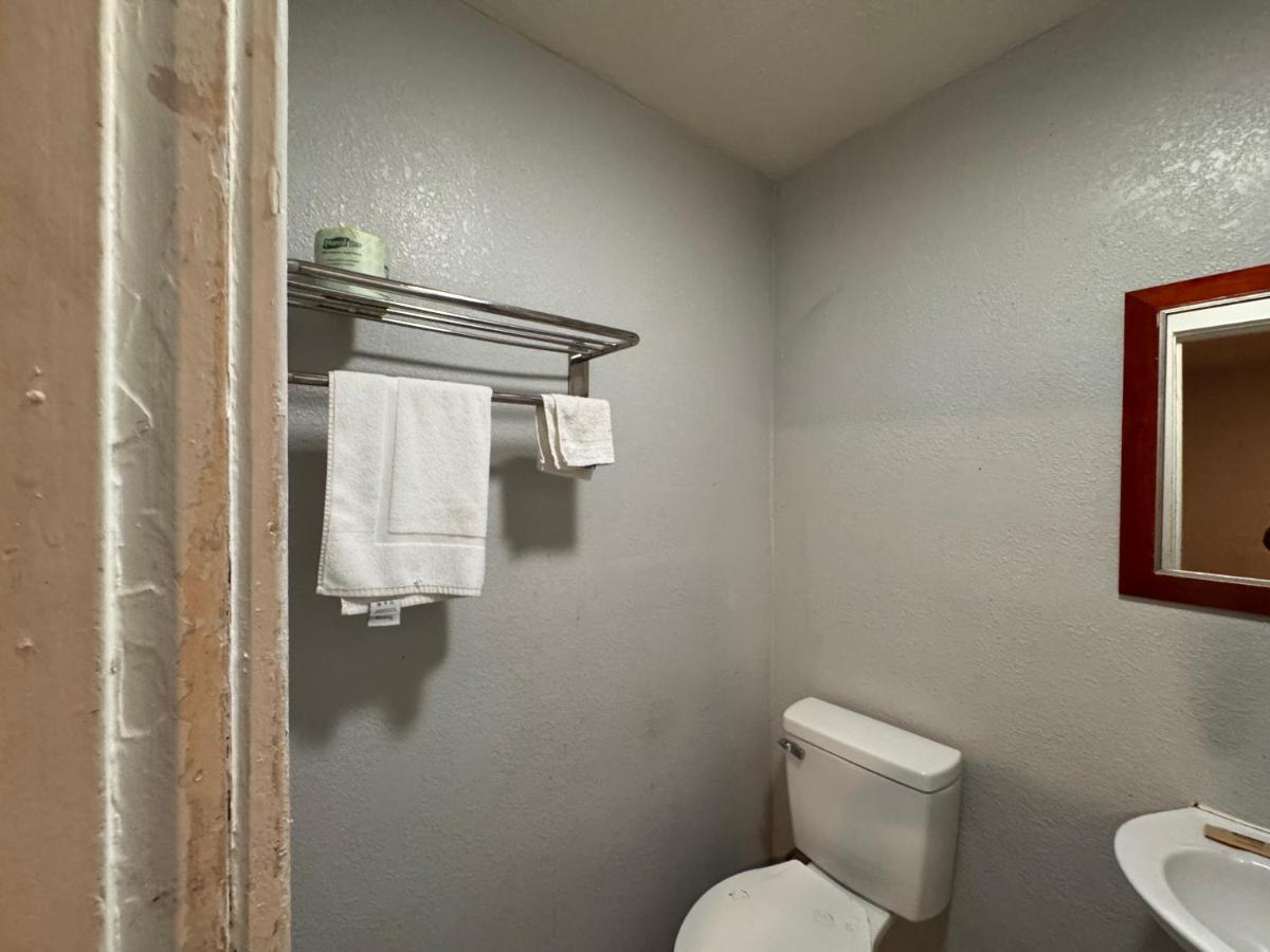 Chamberlayne Motel — photo 22