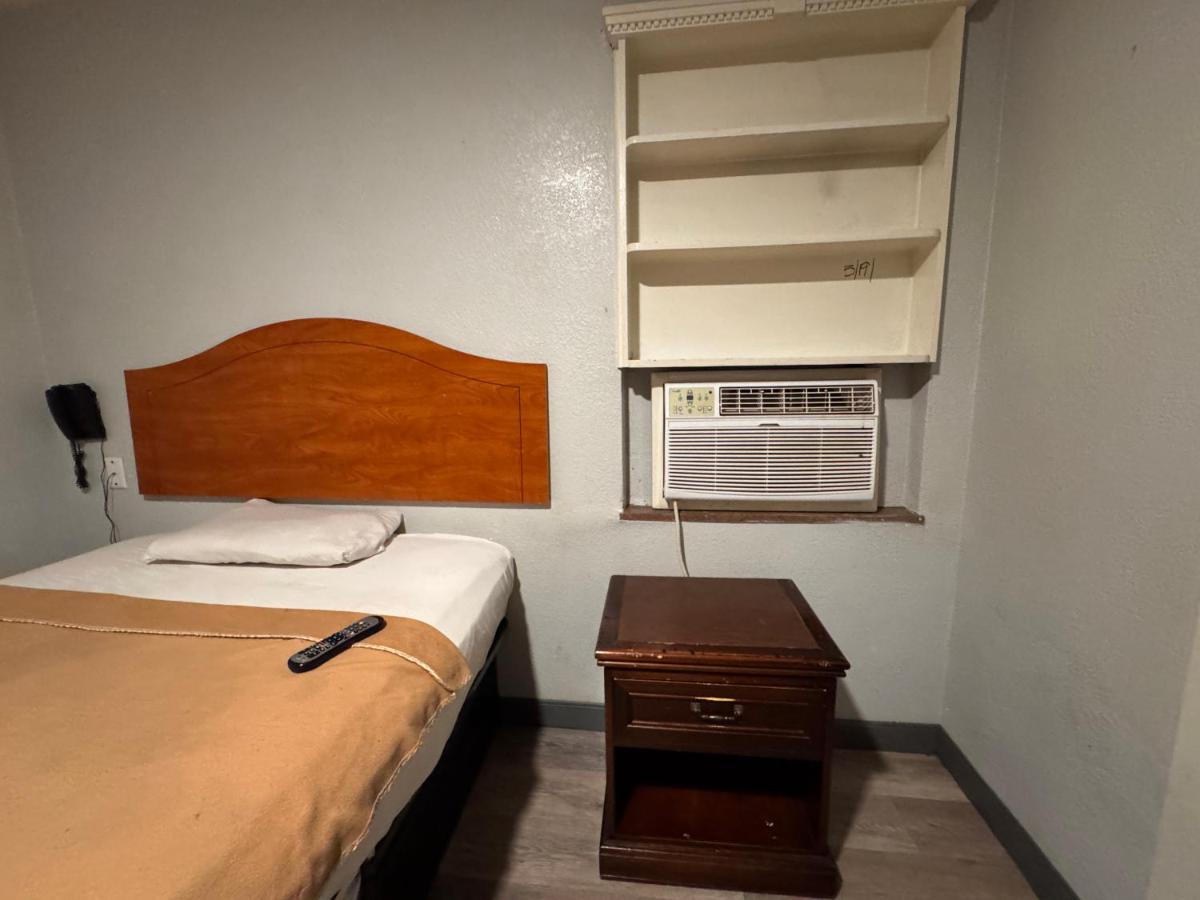 Chamberlayne Motel — photo 24