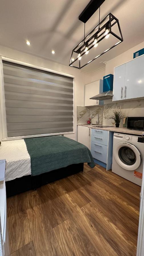 6 Bedrooms Entire House in King's Cross - 5