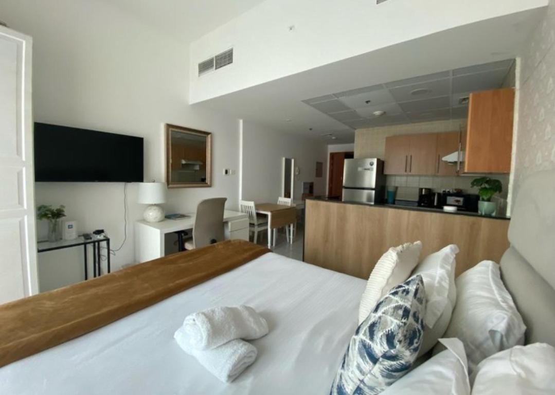 Spontaneous Sea View and High floor Studio Apartment - 5