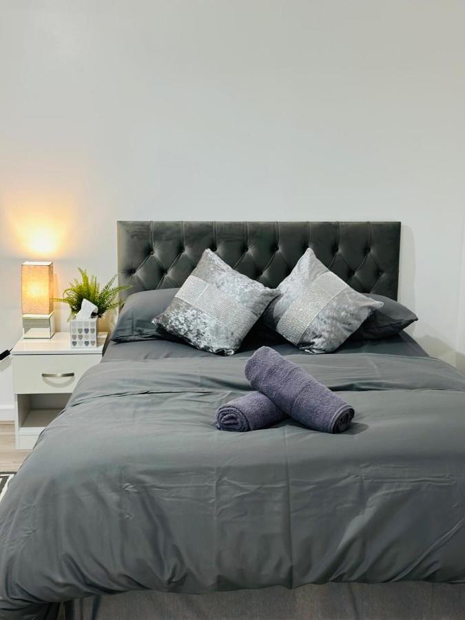 Spacious Private Rooms Near Central London - 2