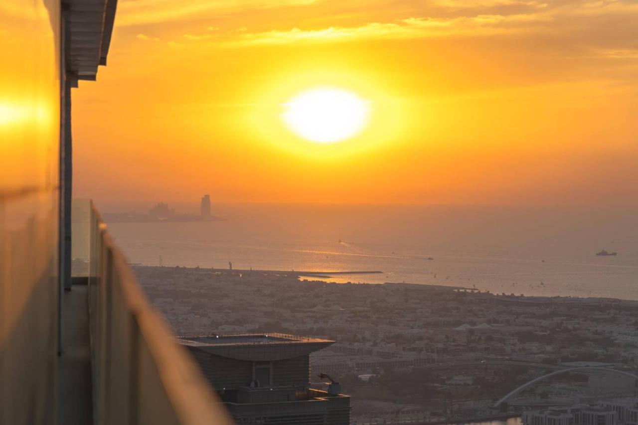 Magical Apt with Rooftop Pool & Burj Khalifa View! - 3