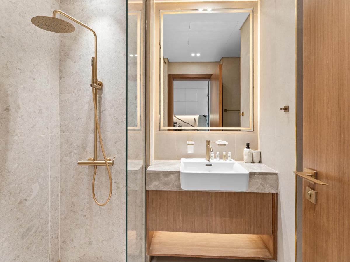 Mesmerizing Canal View Studio in Trillionaire - 3