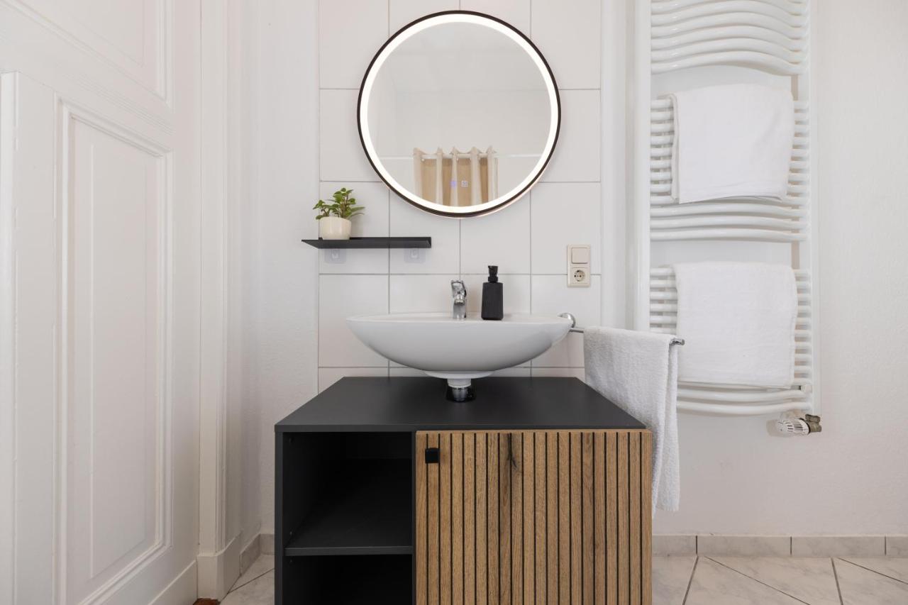 Central 6 Beds Apartment, Group & Family Friendly, Kitchen, Washer, Work Station, Netflix & PayTV - 4