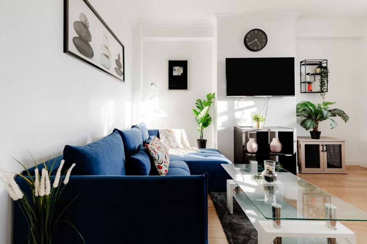 The Hyde Park Retreat - Stylish 2BR Family Apt. - 5