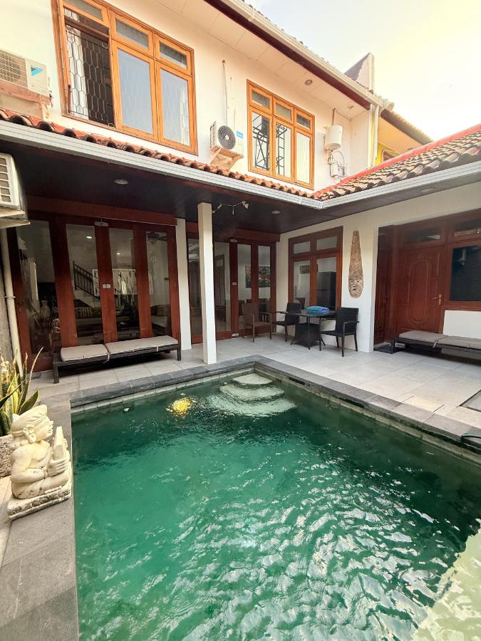 Villa Mimi Mesari Kuta Bali - 4