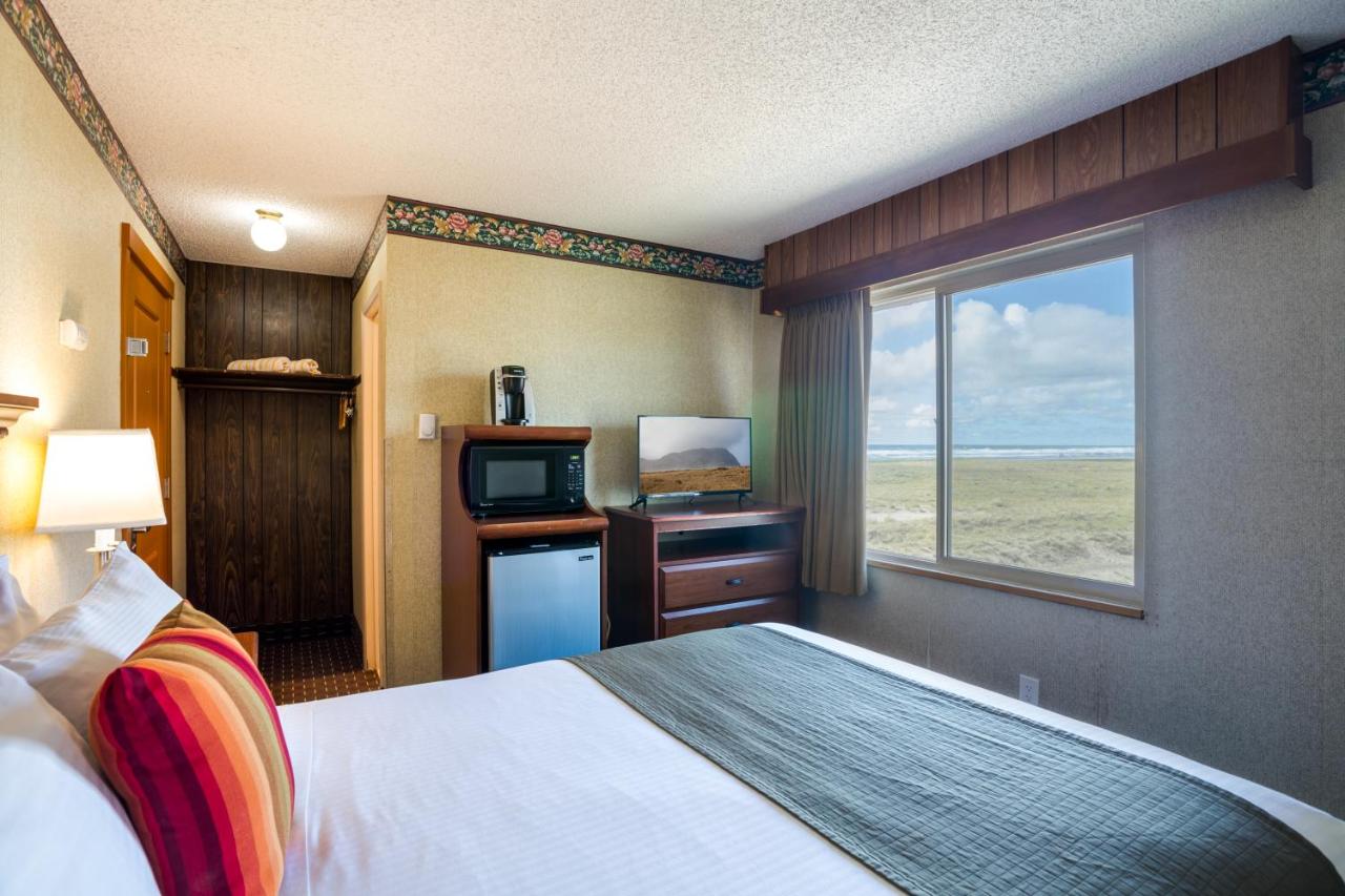 Ebb Tide Oceanfront Inn — photo 9