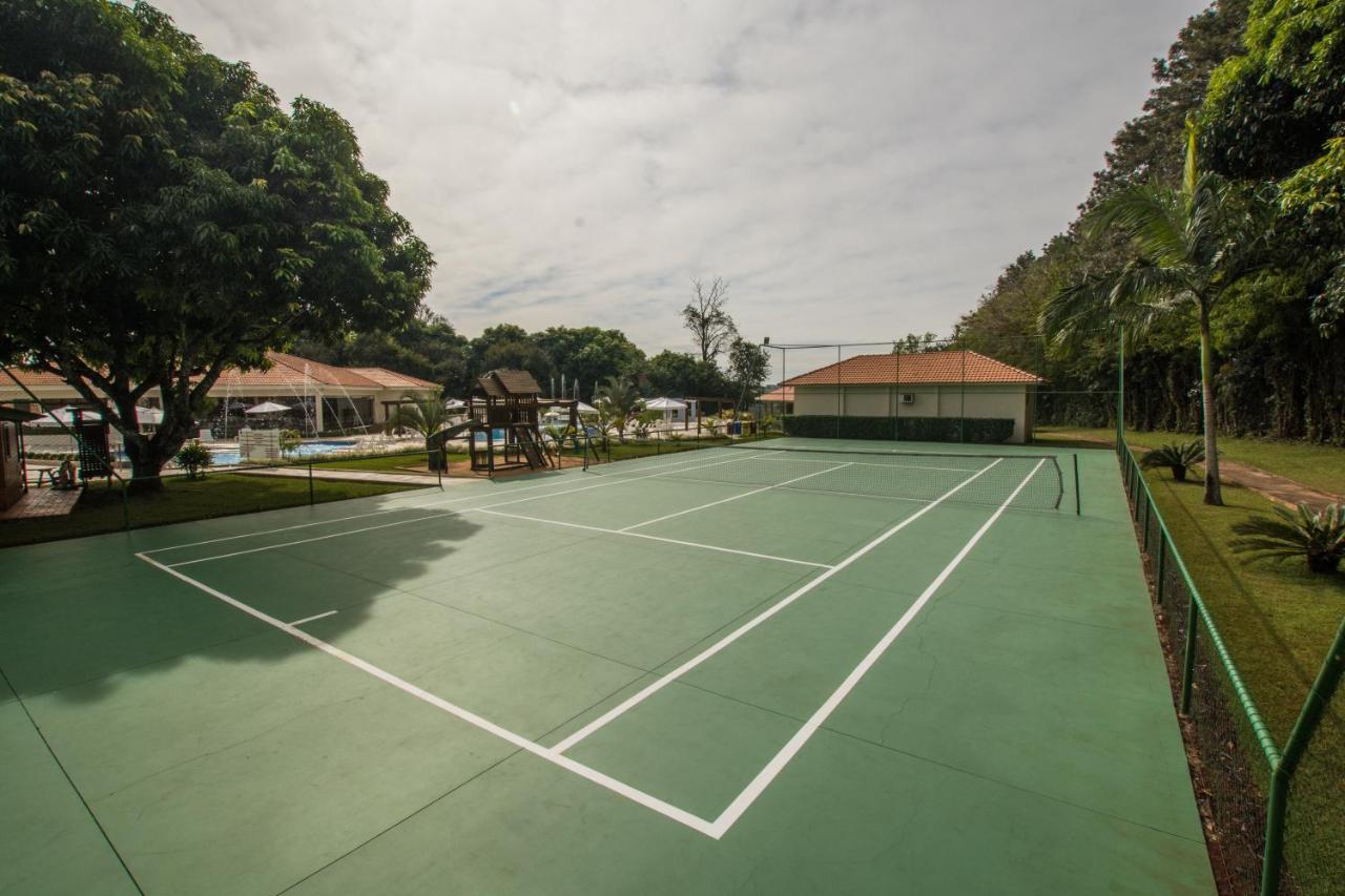 Tennis court: Eco Cataratas Resort by San Juan