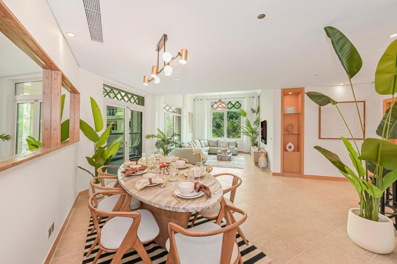 Palm Shoreline Elegance with Gym, Pool & Beach Access - 3