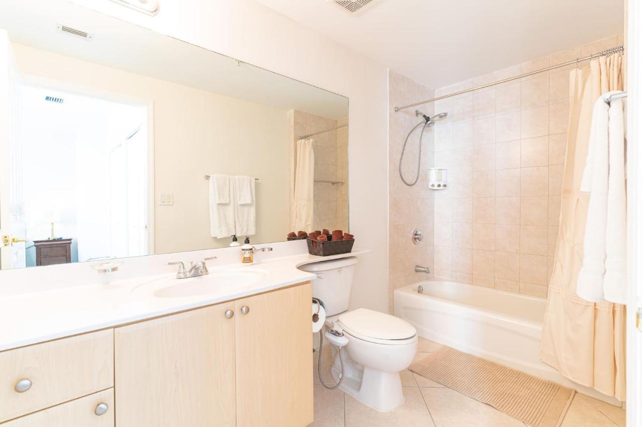 Large Apt, Parking, Split King Bed, Washer & Dryer - 3