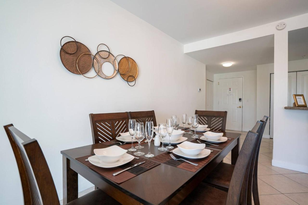 Large Apt, Parking, Split King Bed, Washer & Dryer