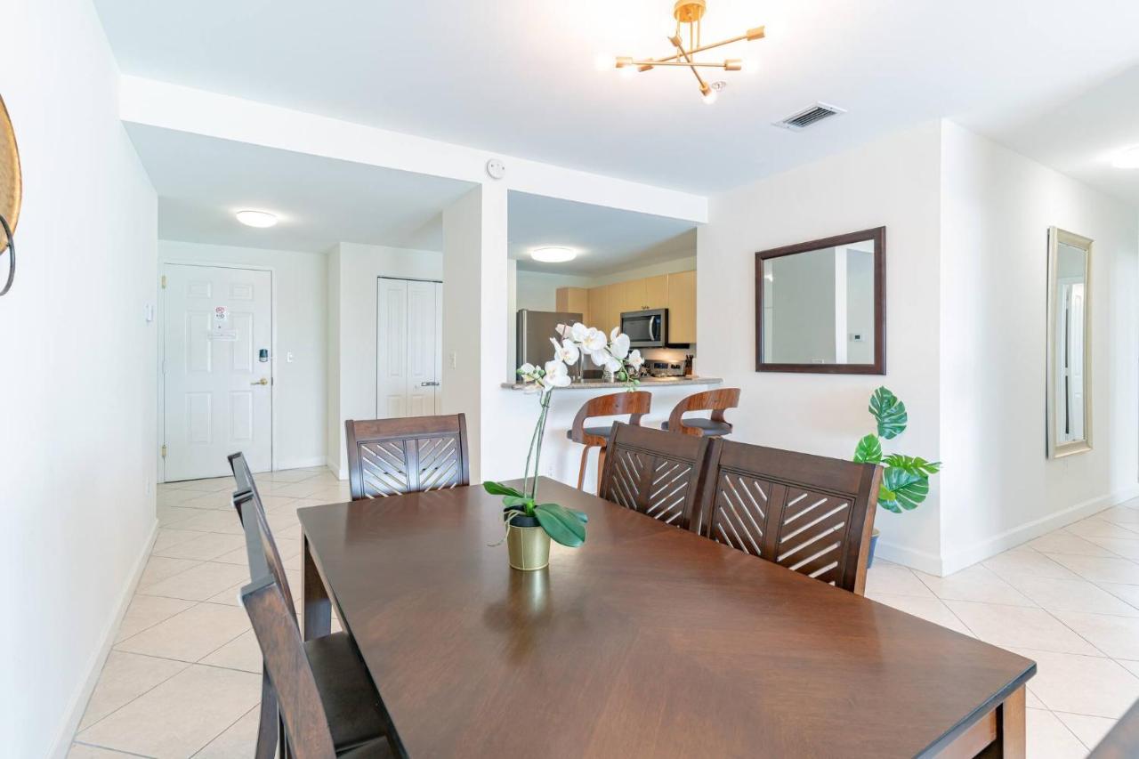 Large Apt, Parking, Split King Bed, Washer & Dryer - 4