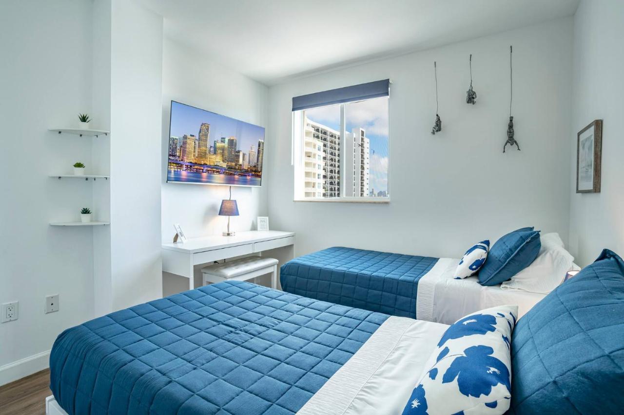 Large Apt, Parking, Split King Bed, Washer & Dryer - 2