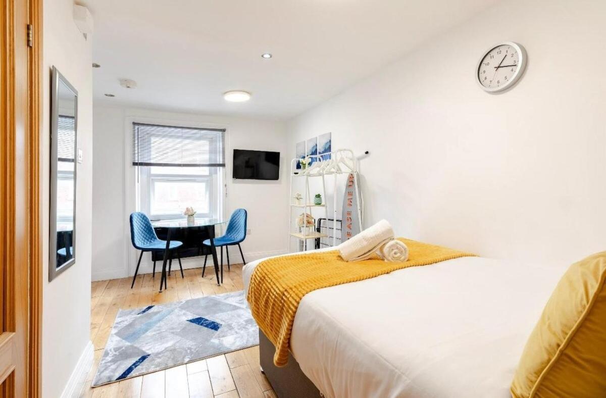 Hyde Park Budget Studios! - 2