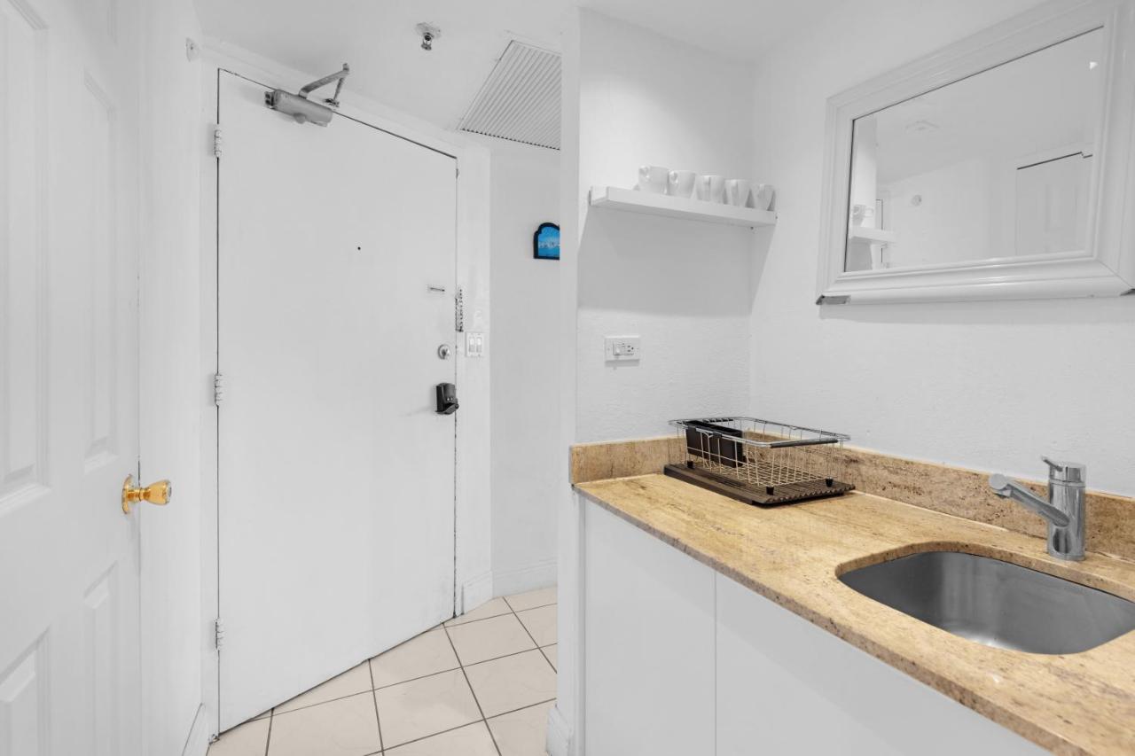 530 - Miami Beach Large studio Ocean View - 3